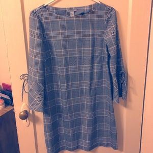 60s-Inspired Long-Sleeved Midi Dress